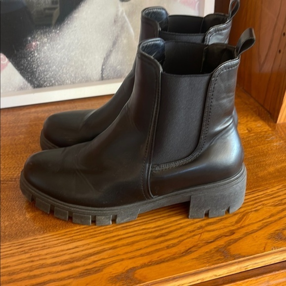 WANTED THUNDER CHUNKY BOOT SIZE 9